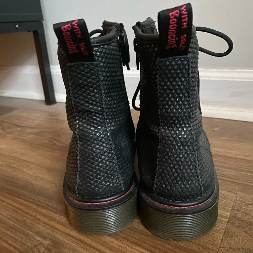 Dr Martens Delaney Black Metallic Rainbow 8-Eye Side Zip Boots-Size 5M